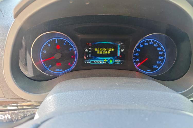 Used BYD Surui 2012 1.5TID Automatic Luxury Version Odometer Close Up
