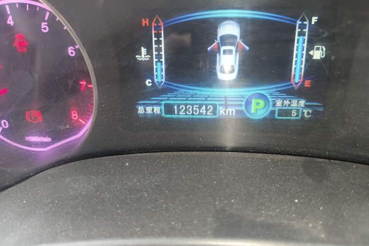 Used BYD Surui 2012 1.5TID Automatic Luxury Version Odometer Close Up