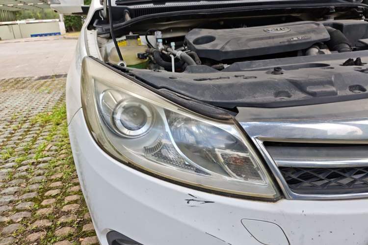 Used BYD Surui 2012 1.5TID Automatic Luxury Version Right Front Headlight