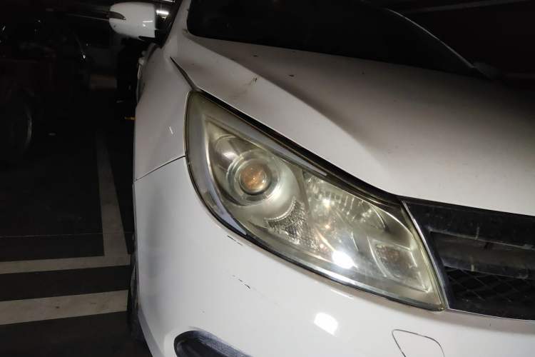 Used BYD Surui 2012 1.5L Manual Comfort Edition Right Front Headlight