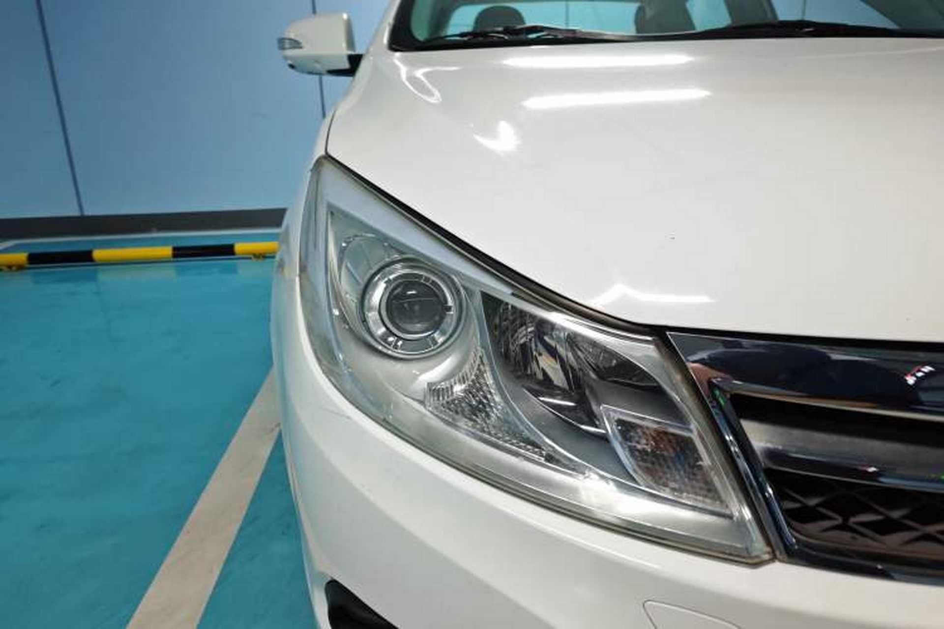 Used BYD Surui 2012 1.5L Manual Luxury Version Right Front Headlight