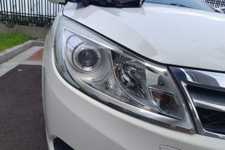 Used BYD Surui 2012 1.5L Manual Comfort Edition Right Front Headlight