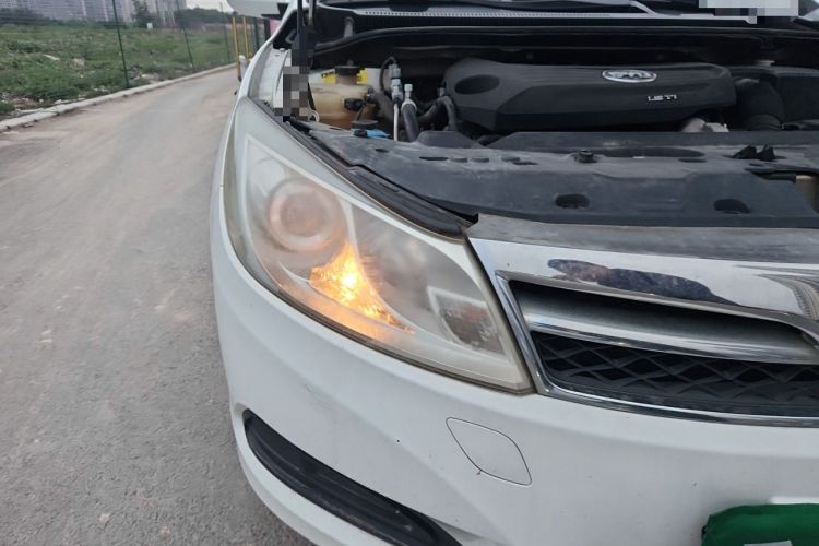 Used BYD Surui 2012 1.5TI Manual Comfort Version Right Front Headlight