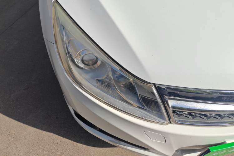 Used BYD Surui 2012 1.5TID Automatic Luxury Version Right Front Headlight