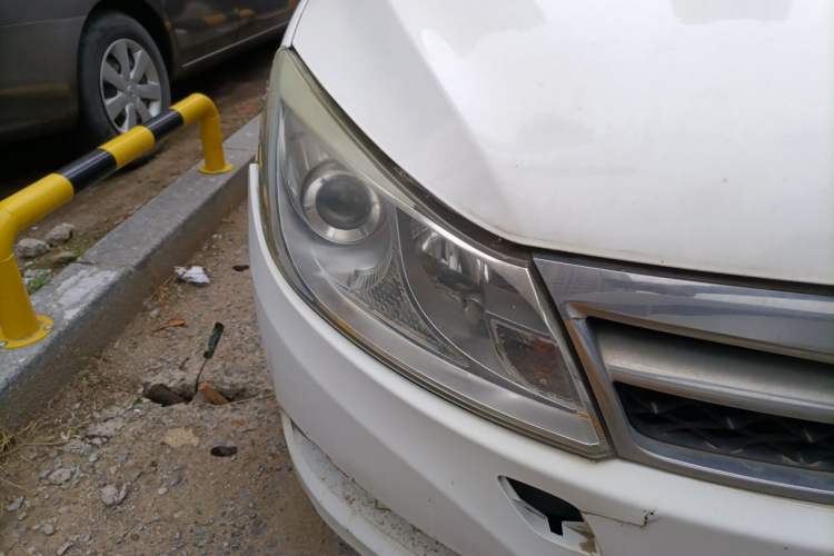 Used BYD Surui 2012 1.5L Manual Luxury Version Right Front Headlight