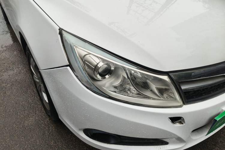 Used BYD Surui 2012 1.5TI Manual Luxury Version Right Front Headlight