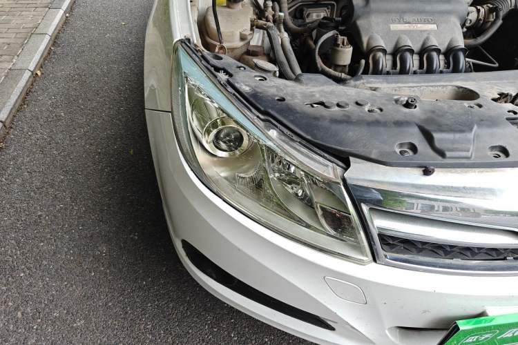 Used BYD Surui 2012 1.5L Manual Luxury Version Right Front Headlight