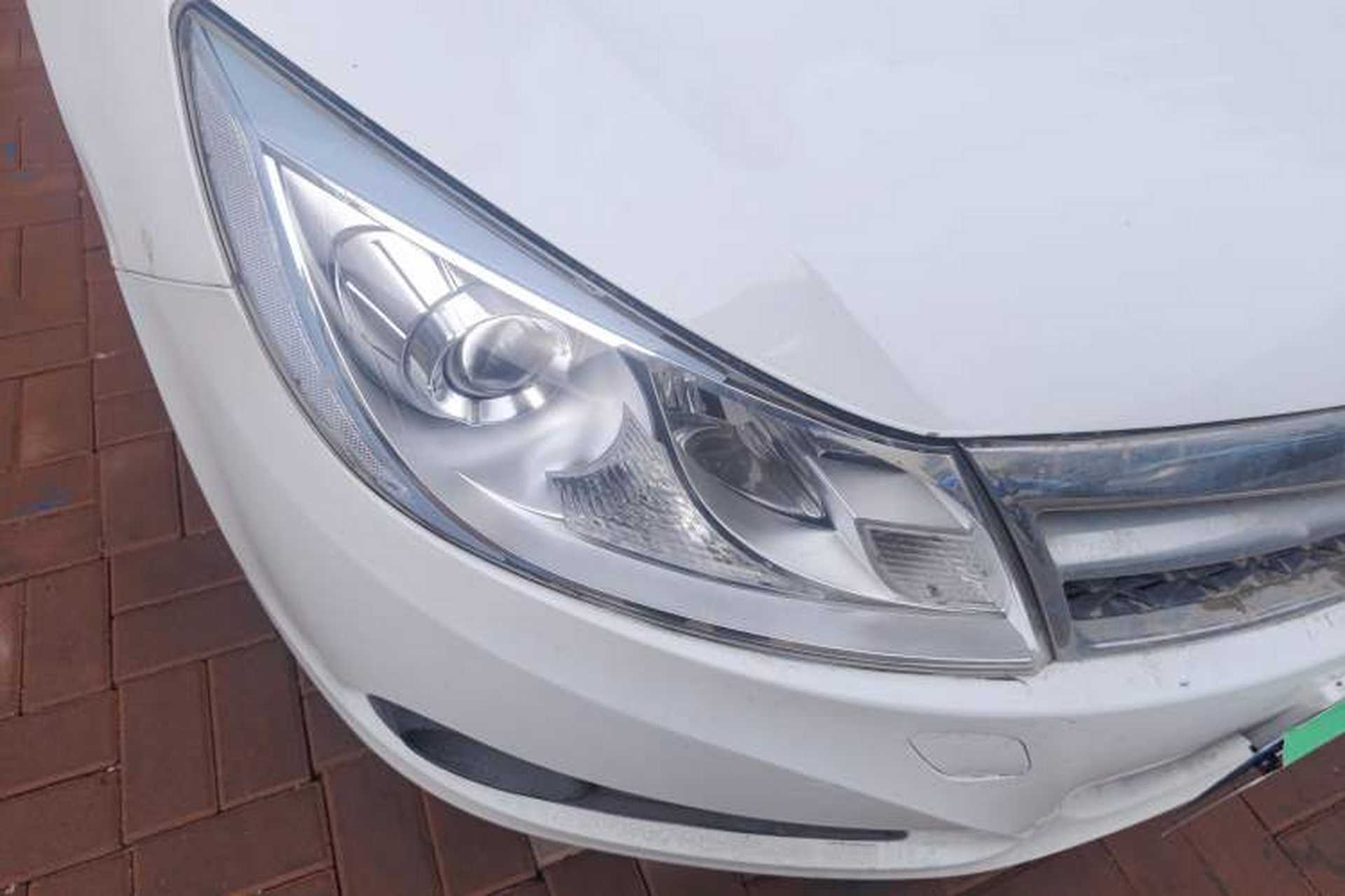 Used BYD Surui 2012 1.5TID Automatic Luxury Version Right Front Headlight