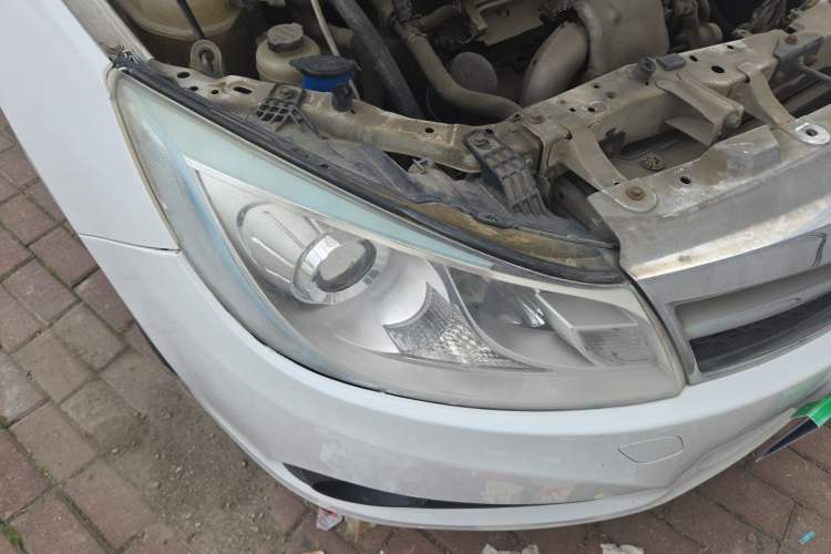 Used BYD Surui 2012 1.5TI Manual Comfort Version Right Front Headlight