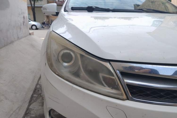 Used BYD Surui 2012 1.5TID Automatic Luxury Version Right Front Headlight