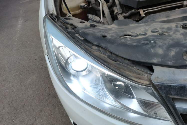Used BYD Surui 2012 1.5TID Automatic Luxury Version Right Front Headlight