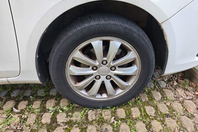 Used BYD Surui 2012 1.5TID Automatic Luxury Version Right Front Wheel Hub