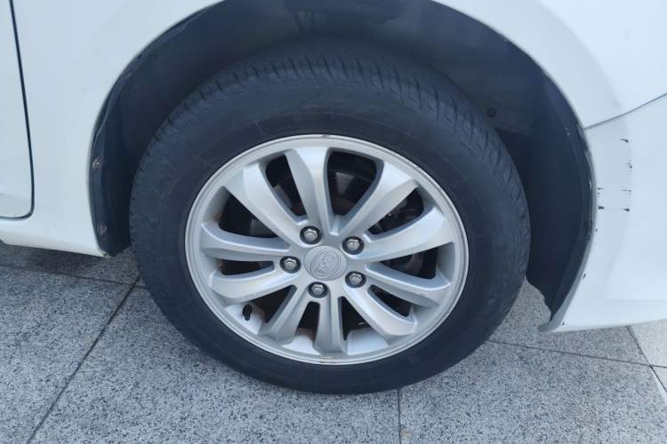 Used BYD Surui 2012 1.5L Manual Comfort Edition Right Front Wheel Hub