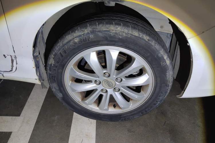 Used BYD Surui 2012 1.5L Manual Comfort Edition Right Front Wheel Hub