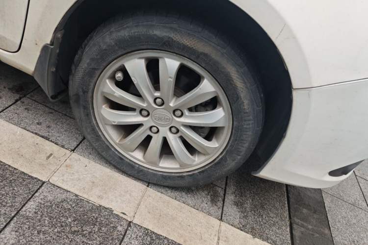 Used BYD Surui 2012 1.5L Manual Luxury Version Right Front Wheel Hub