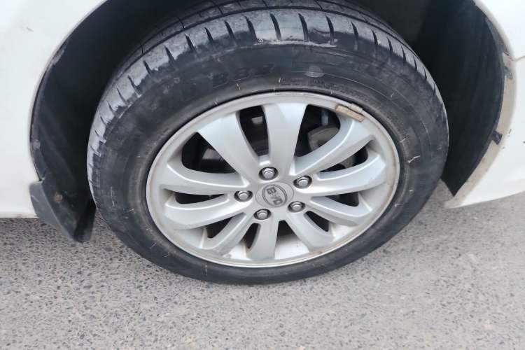 Used BYD Surui 2012 1.5TI Manual Comfort Version Right Front Wheel Hub