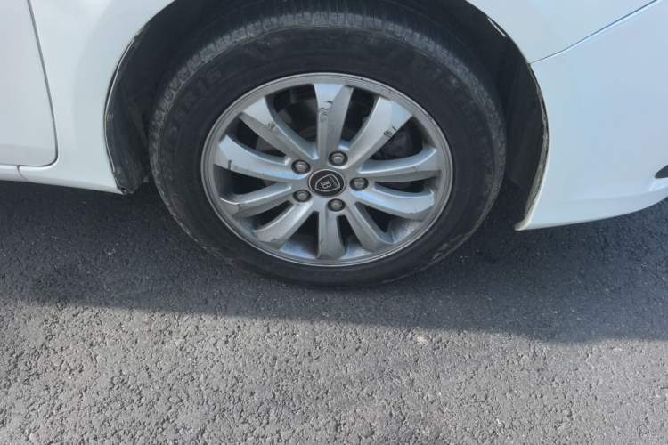Used BYD Surui 2012 1.5TID Automatic Luxury Version Right Front Wheel Hub