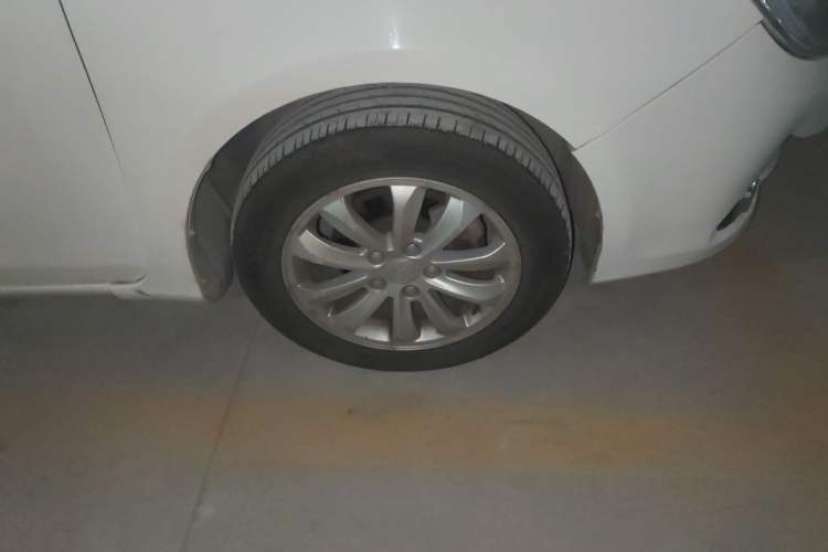Used BYD Surui 2012 1.5TID Automatic Luxury Version Right Front Wheel Hub