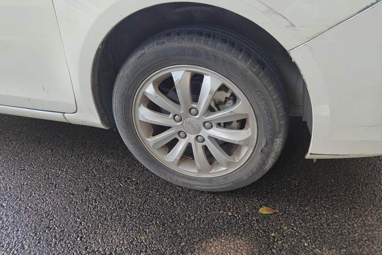 Used BYD Surui 2012 1.5TID Automatic Luxury Version Right Front Wheel Hub