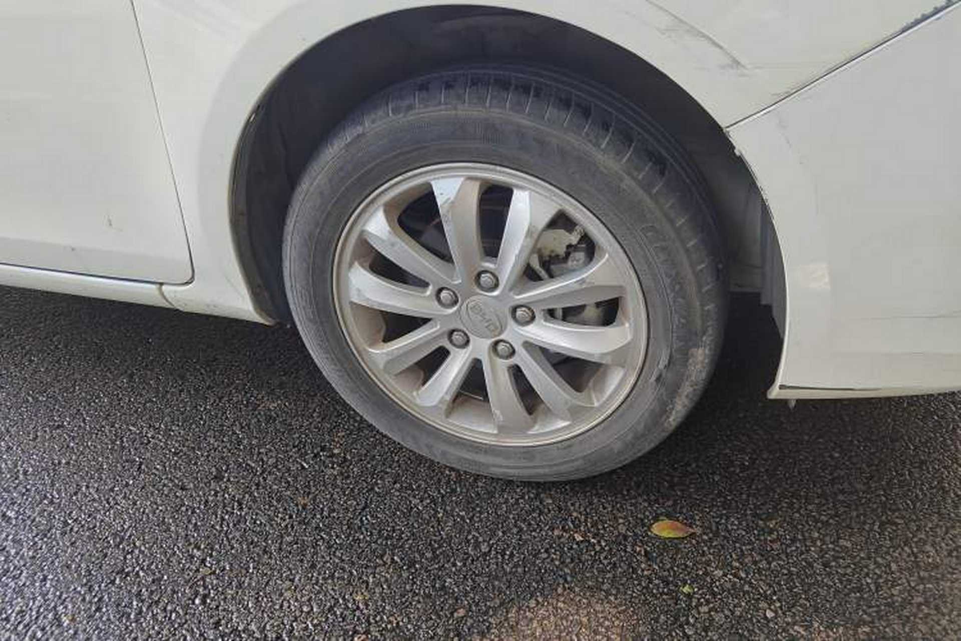 Used BYD Surui 2012 1.5TID Automatic Luxury Version Right Front Wheel Hub