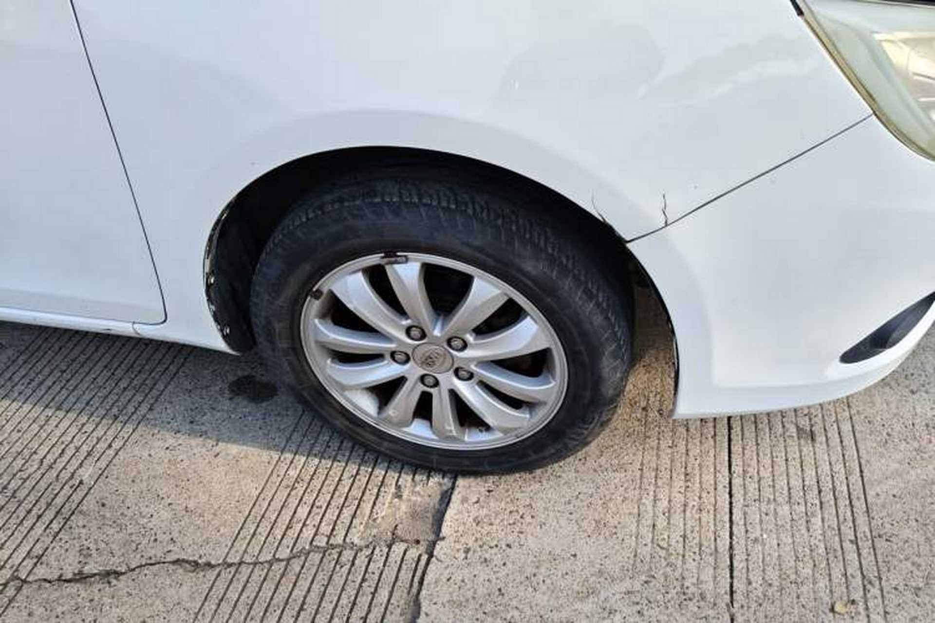 Used BYD Surui 2012 1.5L Manual Luxury Version Right Front Wheel Hub