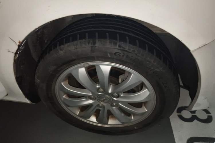 Used BYD Surui 2012 1.5L Manual Luxury Version Right Front Wheel Hub