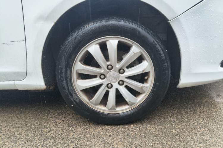 Used BYD Surui 2012 1.5TI Manual Luxury Version Right Front Wheel Hub