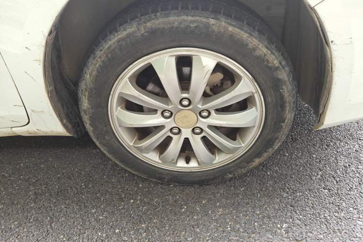 Used BYD Surui 2012 1.5L Manual Luxury Version Right Front Wheel Hub
