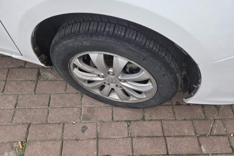 Used BYD Surui 2012 1.5TI Manual Comfort Version Right Front Wheel Hub