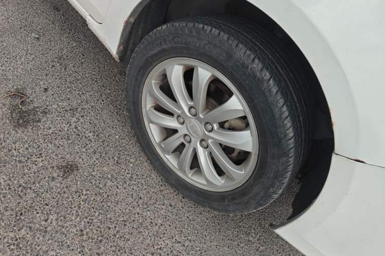 Used BYD Surui 2012 1.5L Manual Luxury Version Right Front Wheel Hub