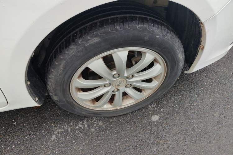 Used BYD Surui 2012 1.5L Manual Luxury Version Right Front Wheel Hub