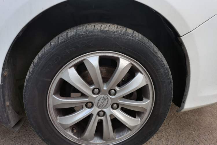 Used BYD Surui 2012 1.5TID Automatic Luxury Version Right Front Wheel Hub