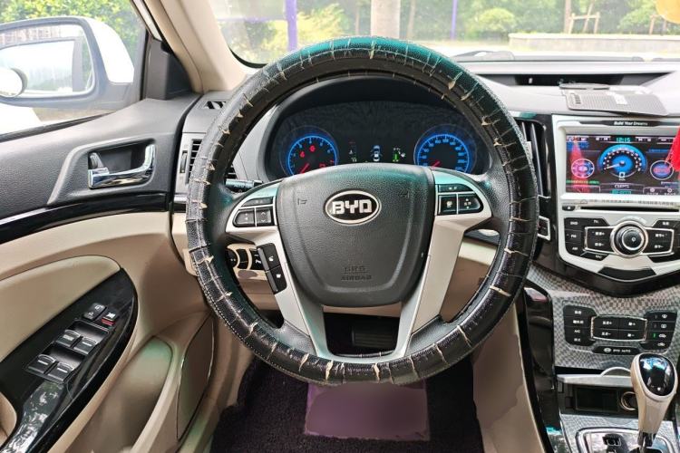 Used BYD Surui 2012 1.5TID Automatic Luxury Version Steering Wheel