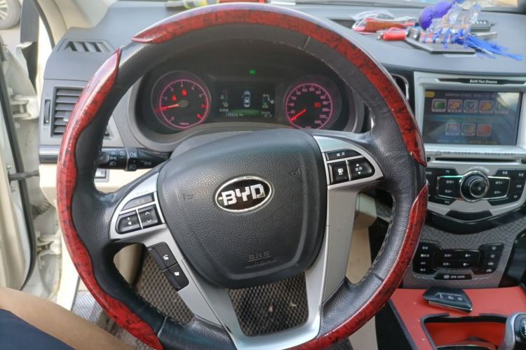Used BYD Surui 2012 1.5L Manual Luxury Version Steering Wheel