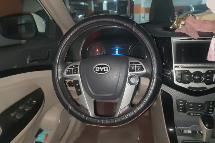 Used BYD Surui 2012 1.5TID Automatic Luxury Version Steering Wheel