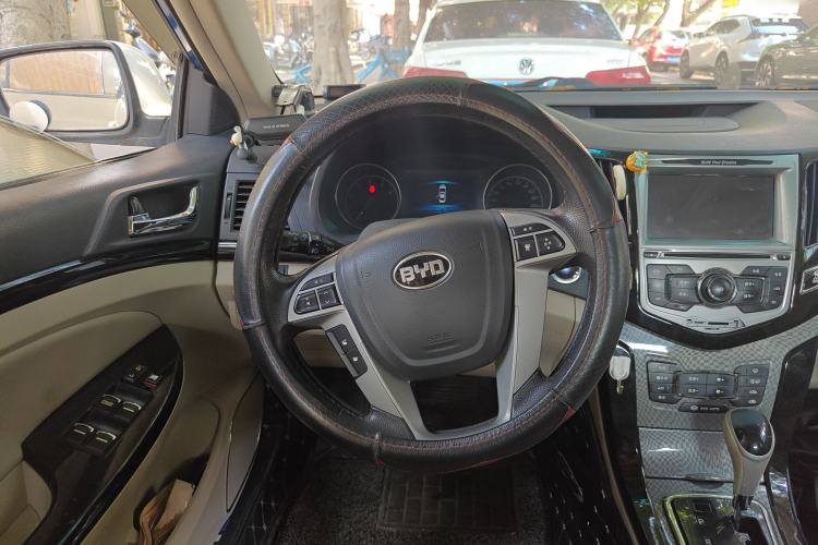 Used BYD Surui 2012 1.5TID Automatic Luxury Version Steering Wheel