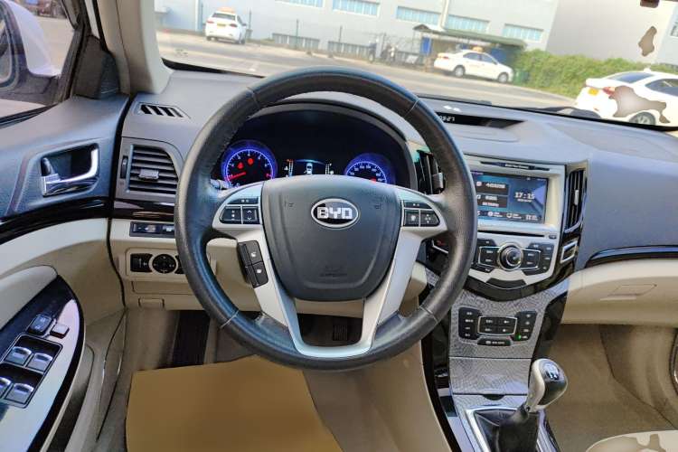 Used BYD Surui 2012 1.5L Manual Luxury Version Steering Wheel