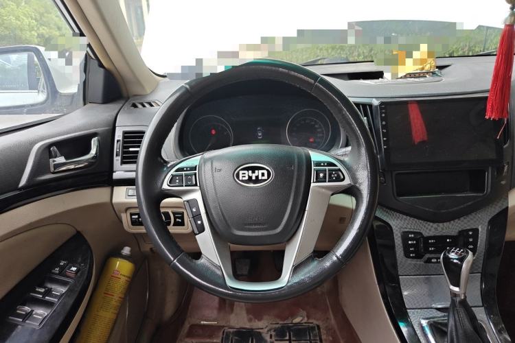 Used BYD Surui 2012 1.5L Manual Luxury Version Steering Wheel