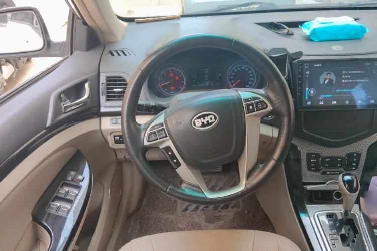 Used BYD Surui 2012 1.5TID Automatic Luxury Version Steering Wheel
