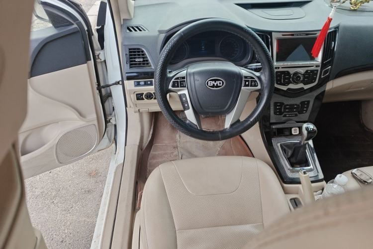 Used BYD Surui 2012 1.5L Manual Luxury Version Steering Wheel