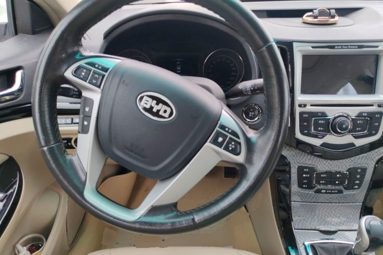 Used BYD Surui 2012 1.5L Manual Luxury Version Steering Wheel