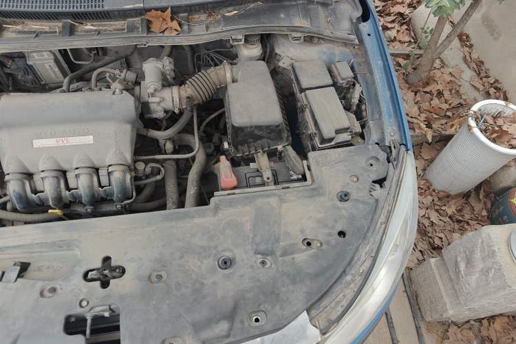 Used BYD Surui 2012 1.5L Manual Luxury Version Engine Bay Left