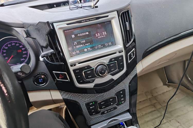 Used BYD Surui 2013 1.5L Manual Luxury Model Audio And AC Panel