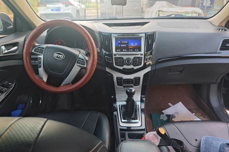Used BYD Surui 2013 1.5L Manual Luxury Model Center Console