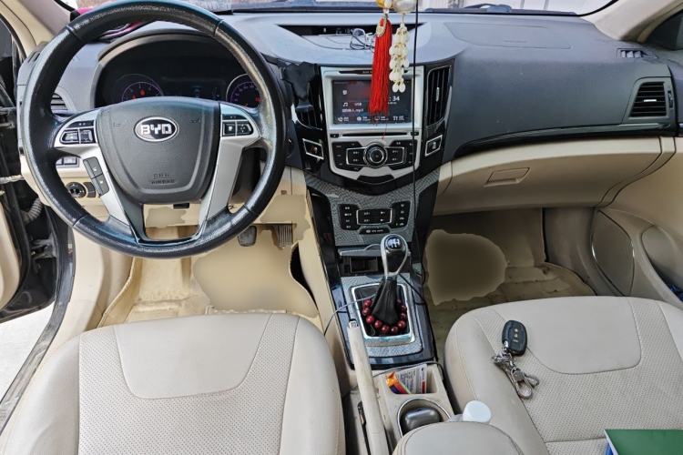Used BYD Surui 2013 1.5L Manual Luxury Model Center Console