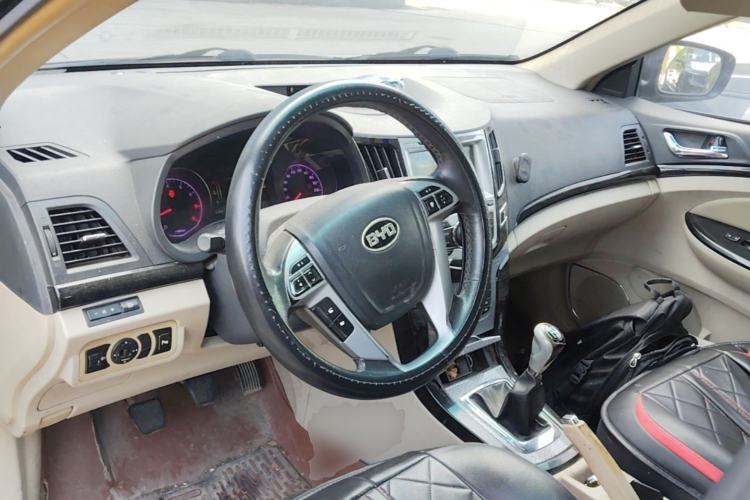 Used BYD Surui 2013 1.5L Manual Luxury Model Center Console