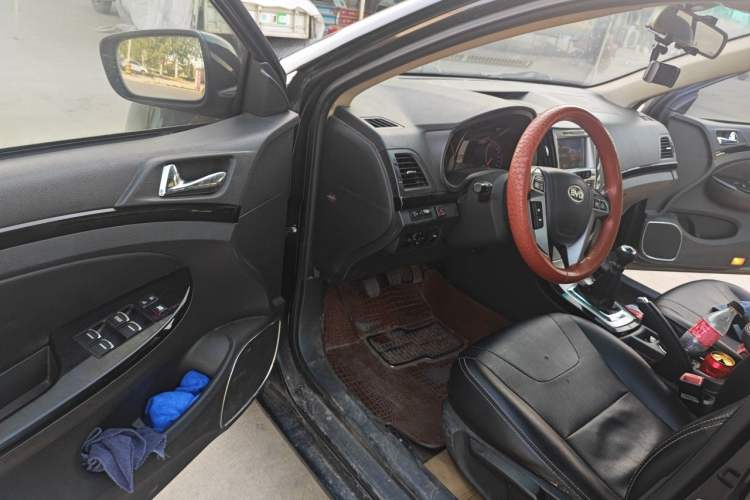 Used BYD Surui 2013 1.5L Manual Luxury Model Driver Seat