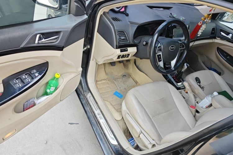 Used BYD Surui 2013 1.5L Manual Luxury Model Driver Seat