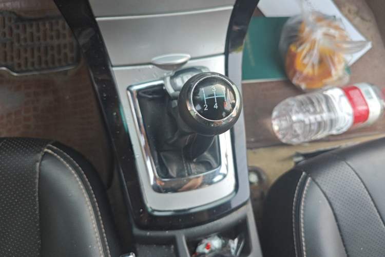 Used BYD Surui 2013 1.5L Manual Luxury Model Gear Lever
