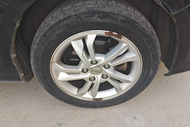Used BYD Surui 2013 1.5L Manual Luxury Model Right Front Wheel Hub